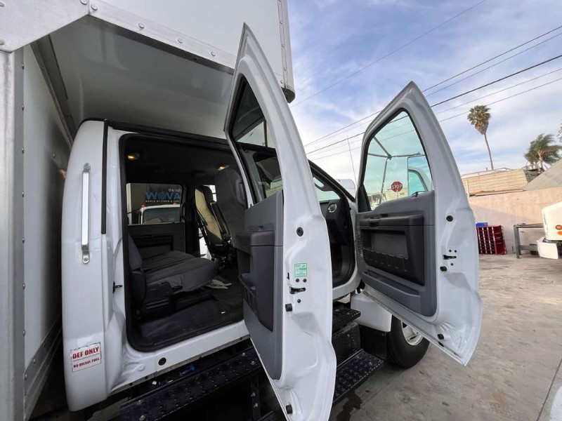 2015 Ford F-650 - Photo 15