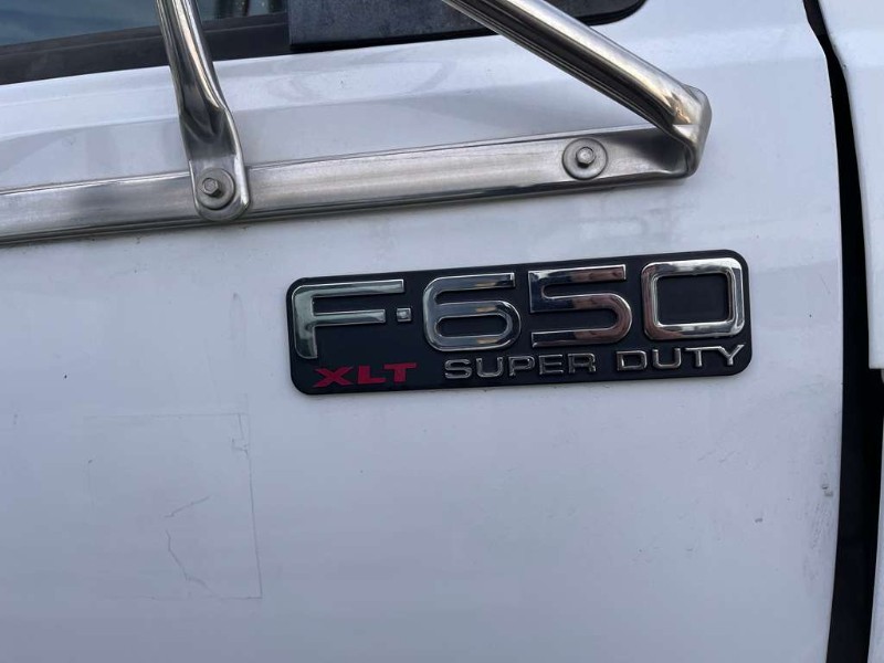 2015 Ford F-650 - Photo 16