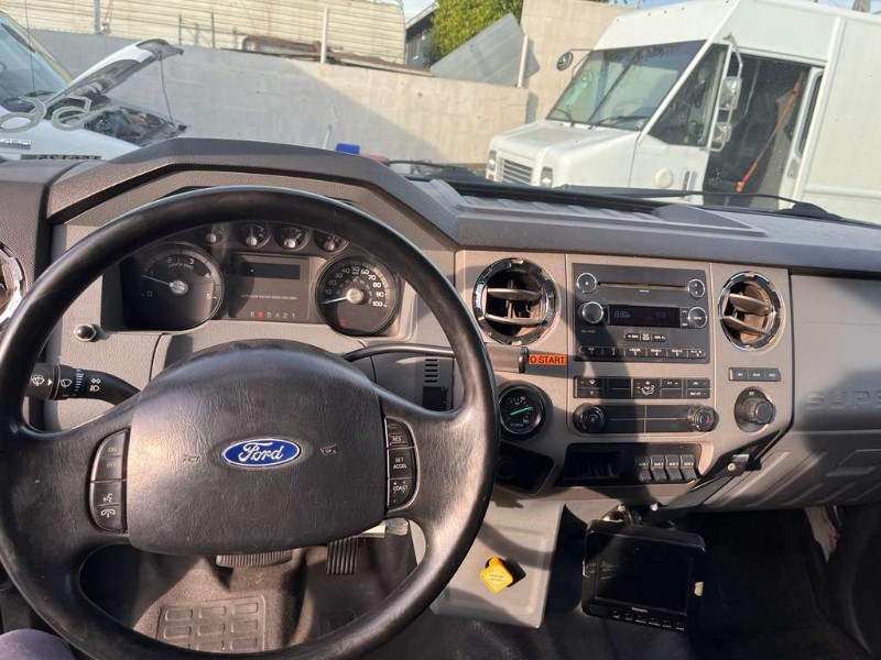 2015 Ford F-650 - Photo 12