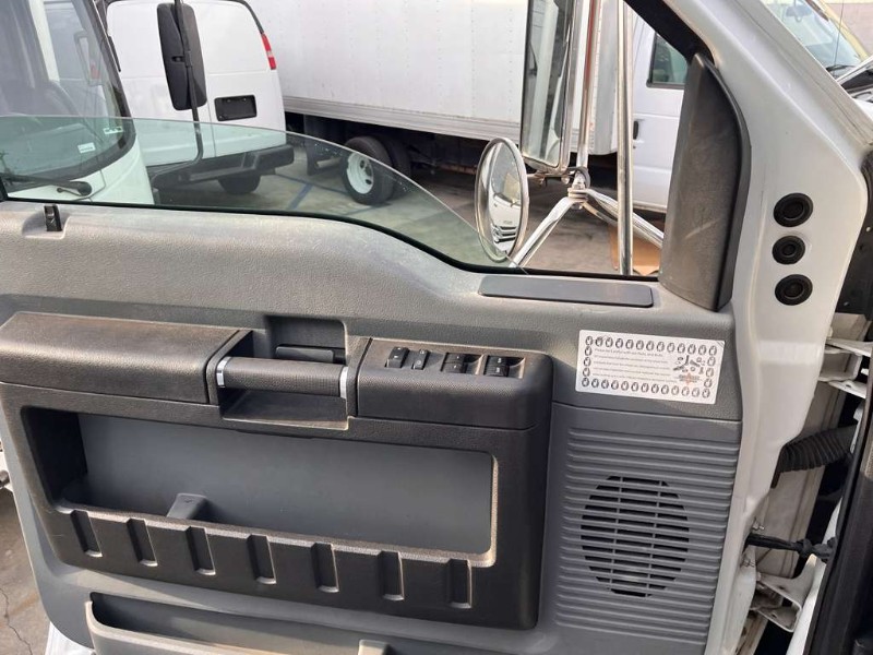 2015 Ford F-650 - Photo 10