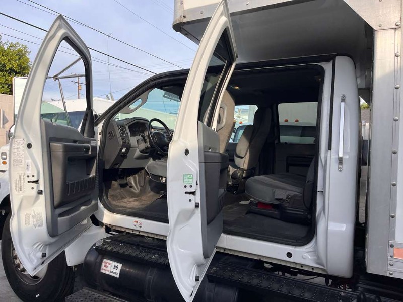 2015 Ford F-650 - Photo 9