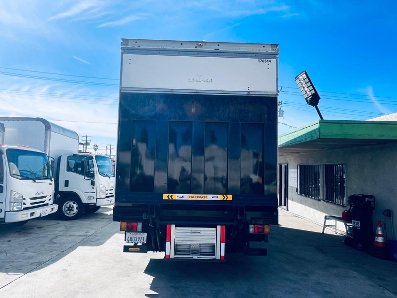 2017 Isuzu NRR's photo