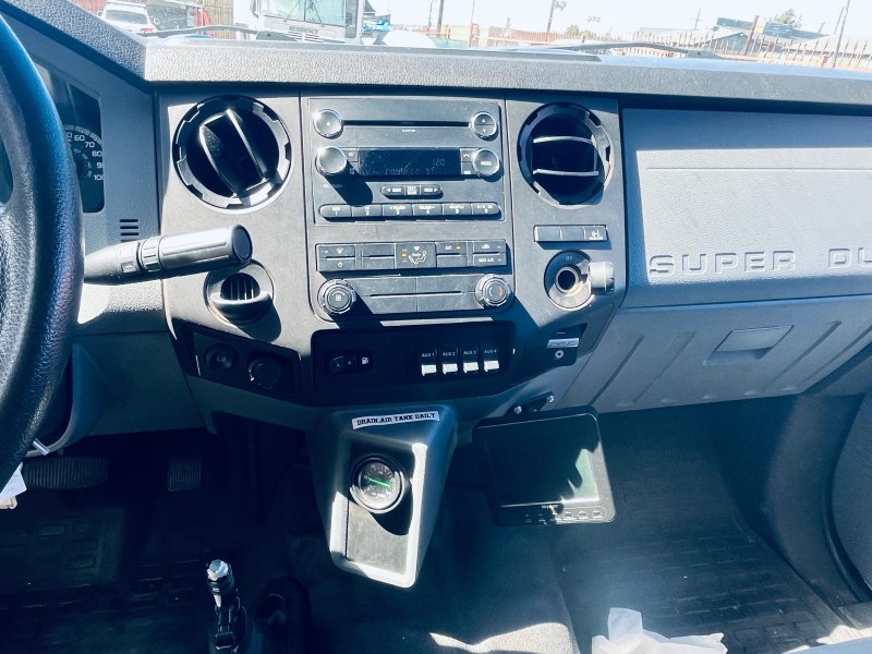 2016 Ford F-650 - Photo 13