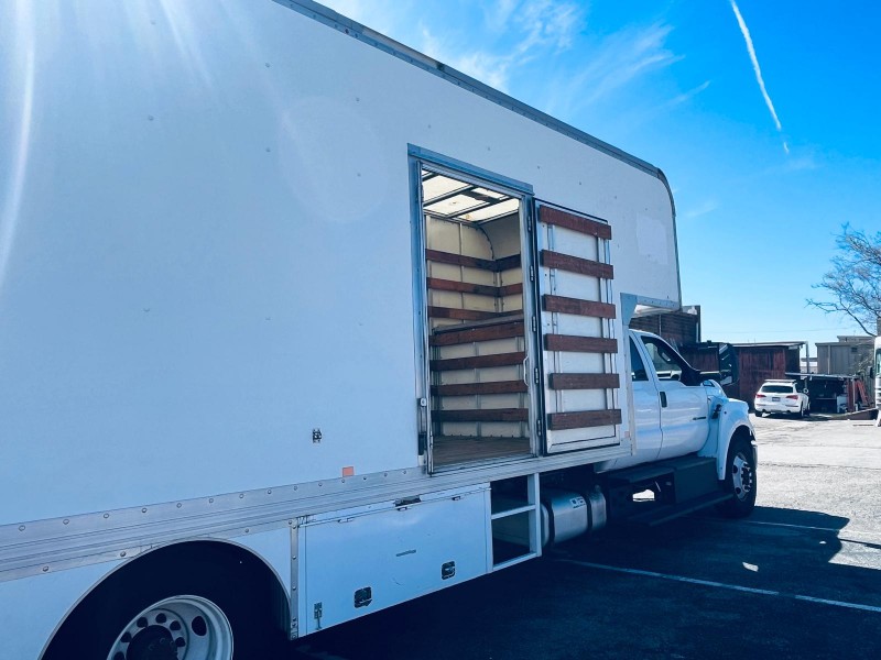 2016 Ford F-650 - Photo 7