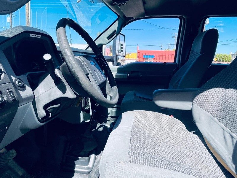 2016 Ford F-650 - Photo 12