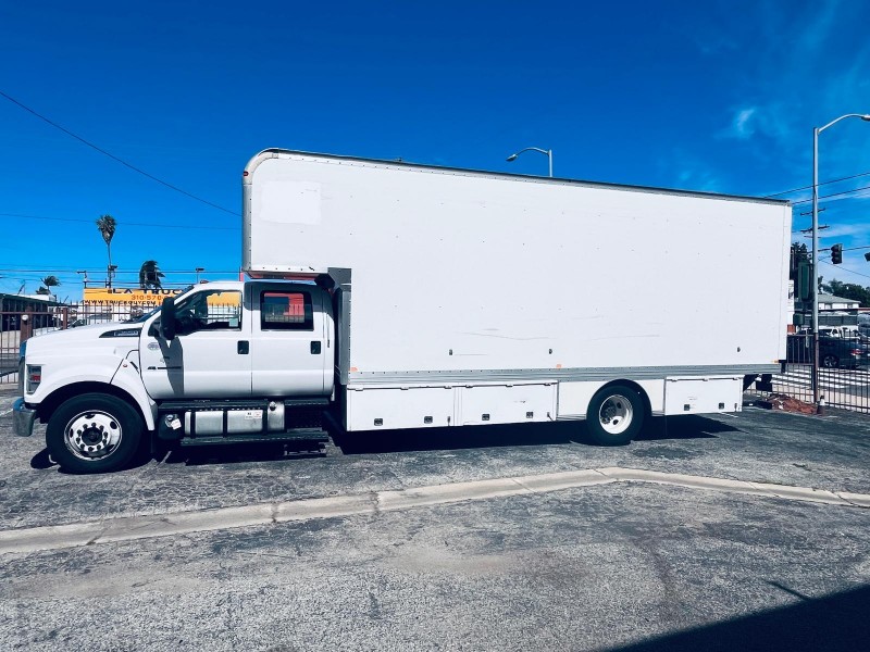 2016 Ford F-650 - Photo 18