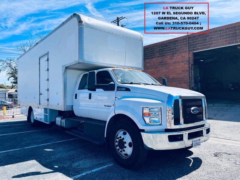 2016 Ford F-650 - Photo 15