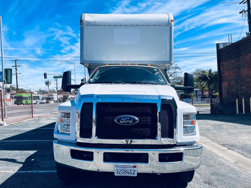 2016 Ford F-650 - Photo 16