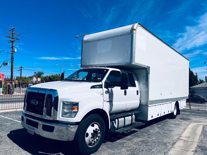 2016 Ford F-650 - Photo 17