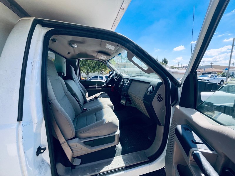 2008 Ford F-550 - Photo 17