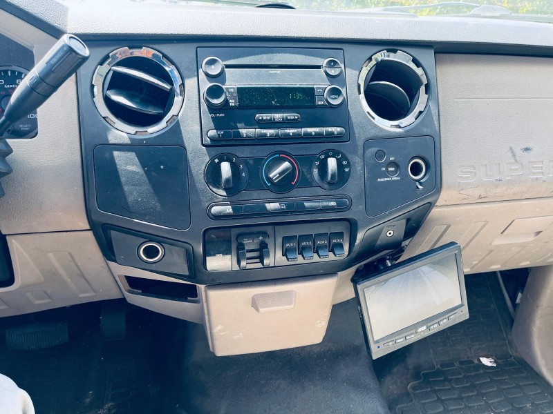 2008 Ford F-550 - Photo 15