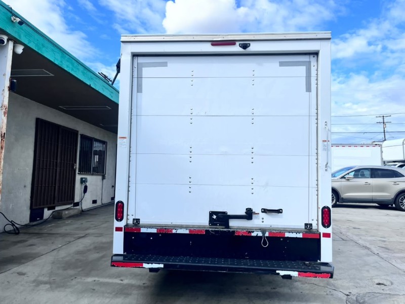 2021 GMC Savana Cutaway