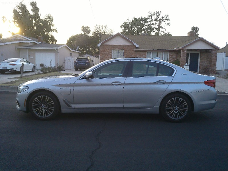 2019 BMW 5 Series 530e's photo