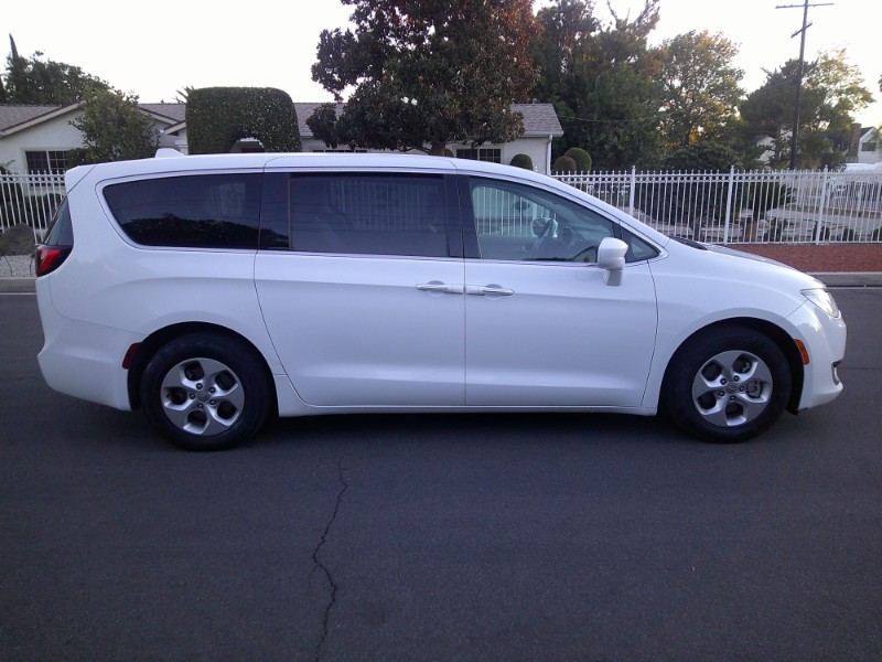 2018 Chrysler Pacifica Hybrid Touring Plus