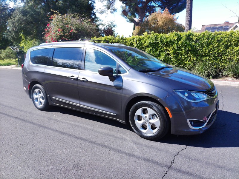 2018 Chrysler Pacifica Hybrid Touring L