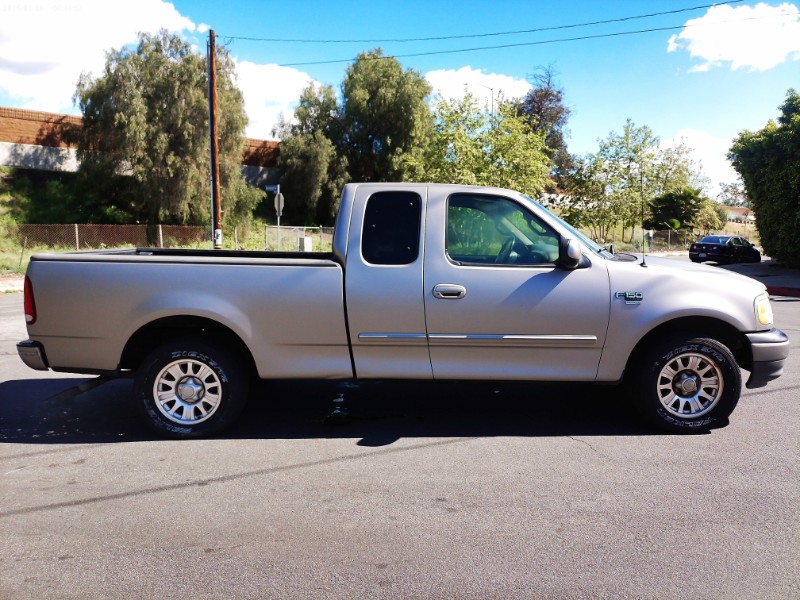 2002 Ford F-150 XLT