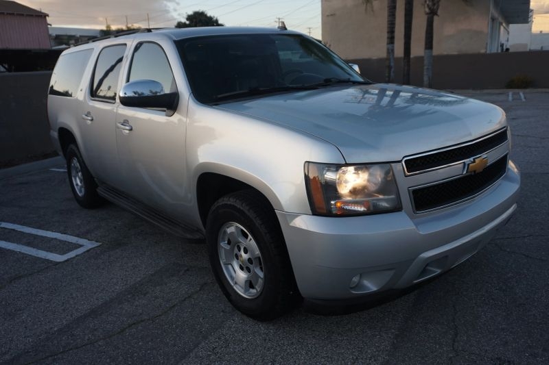 picture of 2010 Chevrolet Suburban 1500