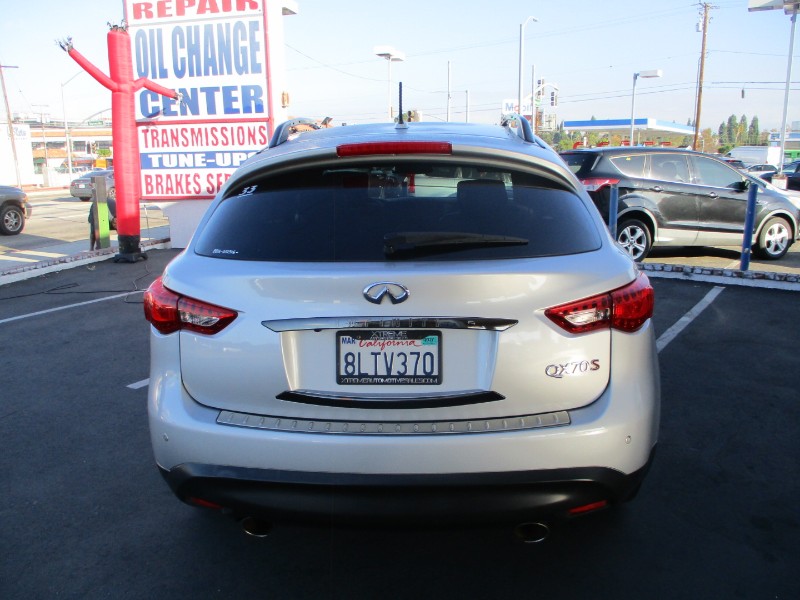 2016 INFINITI QX70