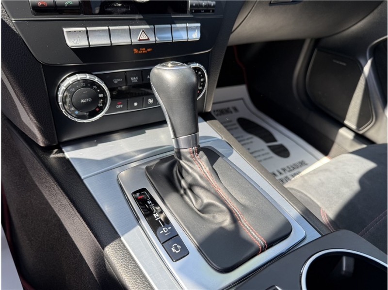 large picture of 2014 Mercedes-Benz C-Class