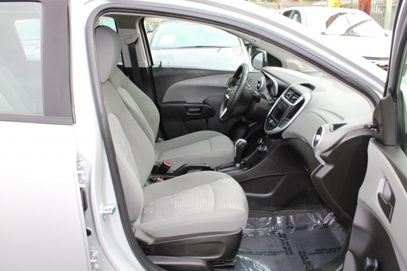 2020 Chevrolet Sonic LT photo 8