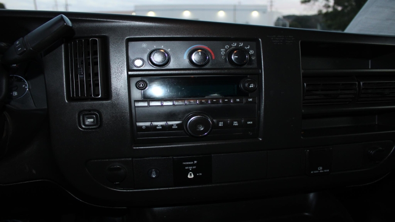 2015 Chevrolet Express 3500 photo 10