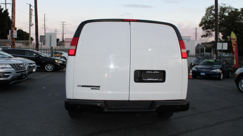 2015 Chevrolet Express 3500 photo 5