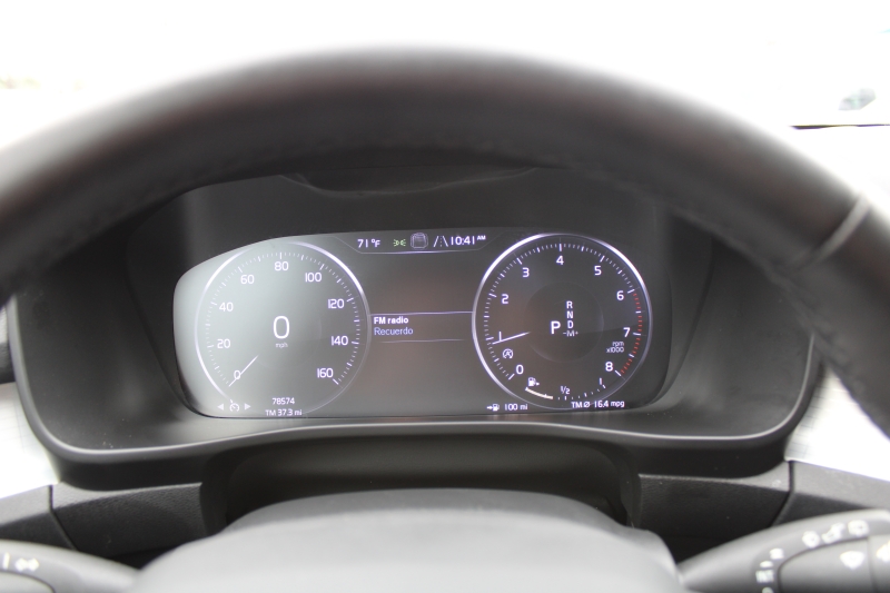 2022 Volvo XC40 Momentum photo 12
