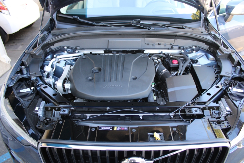2022 Volvo XC60 B5 Momentum photo 23