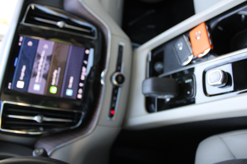 2022 Volvo XC60 B5 Momentum photo 16