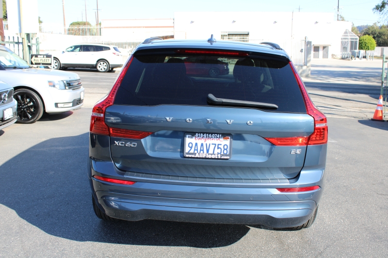 2022 Volvo XC60 B5 Momentum photo 4