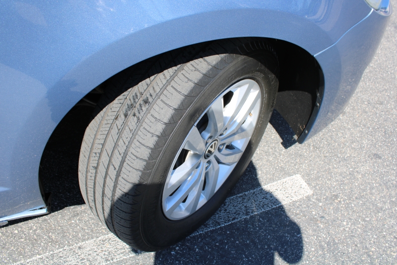 2012 Volkswagen Routan SE photo 18