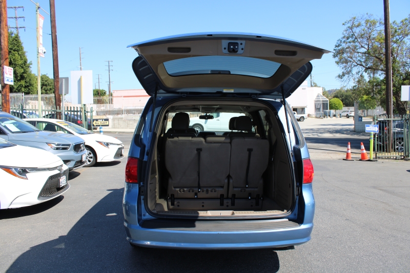 2012 Volkswagen Routan SE photo 8