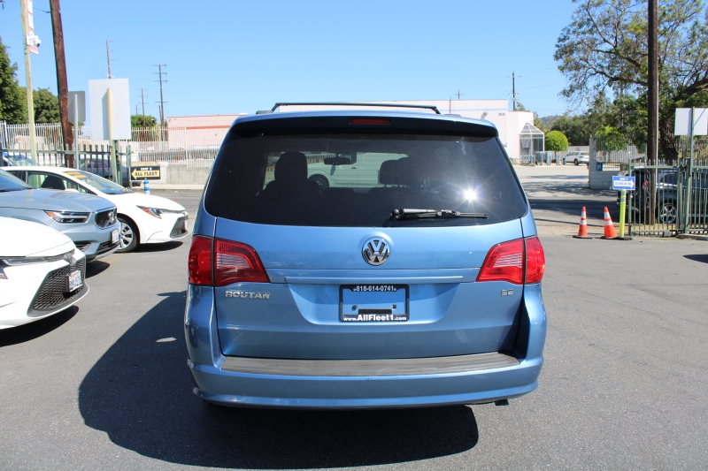 2012 Volkswagen Routan SE photo 6