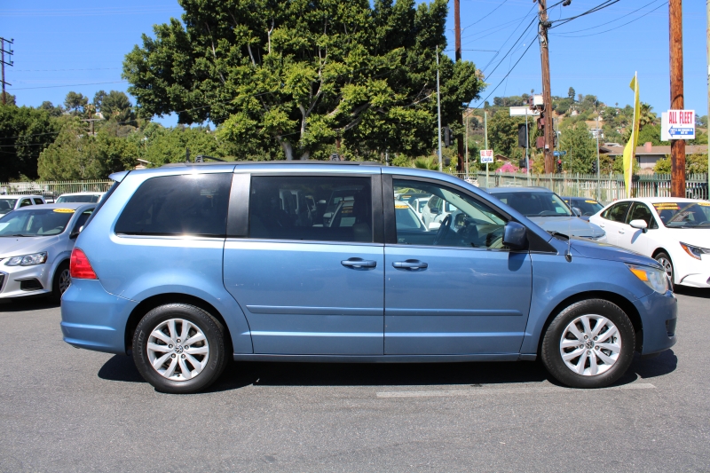 2012 Volkswagen Routan SE photo 7