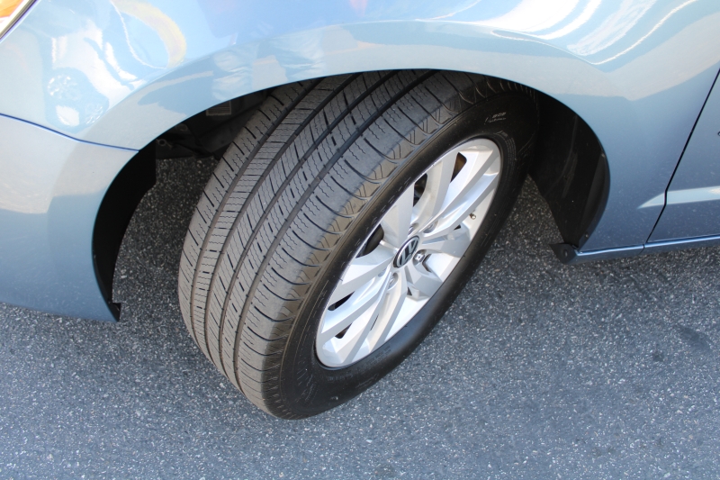 2012 Volkswagen Routan SE photo 20