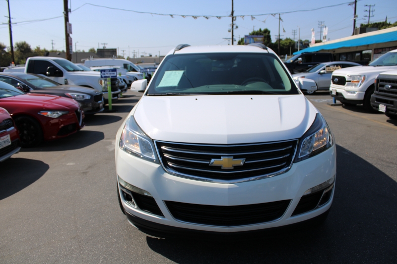 2017 Chevrolet Traverse 1LT photo 2