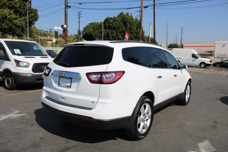 2017 Chevrolet Traverse 1LT photo 5