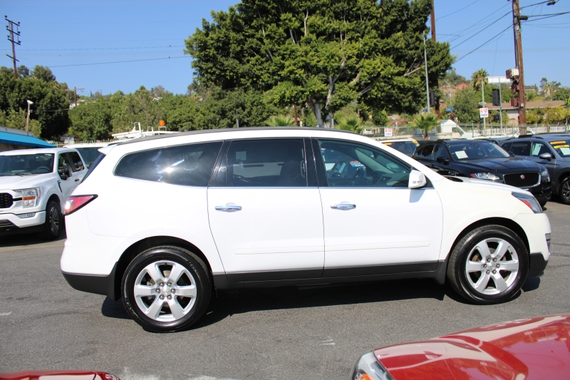 2017 Chevrolet Traverse 1LT photo 6