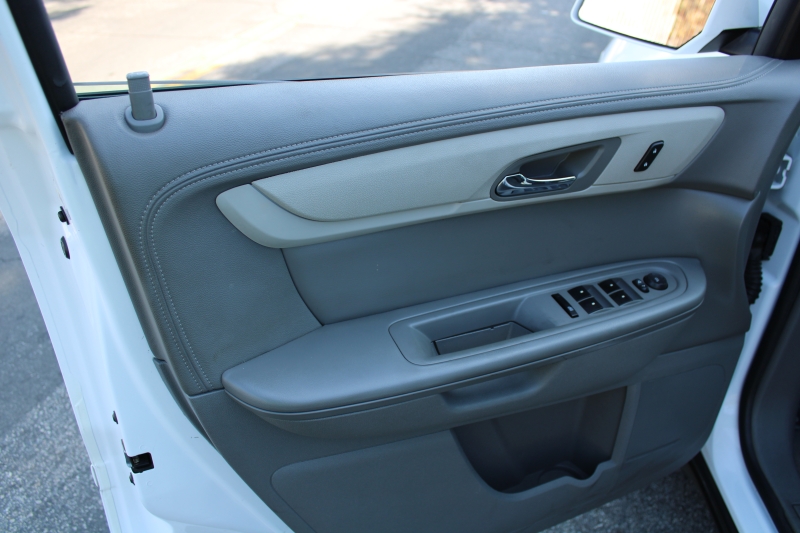 2017 Chevrolet Traverse 1LT photo 16