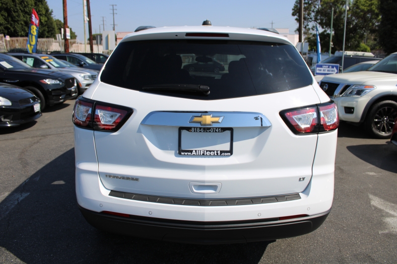 2017 Chevrolet Traverse 1LT photo 4