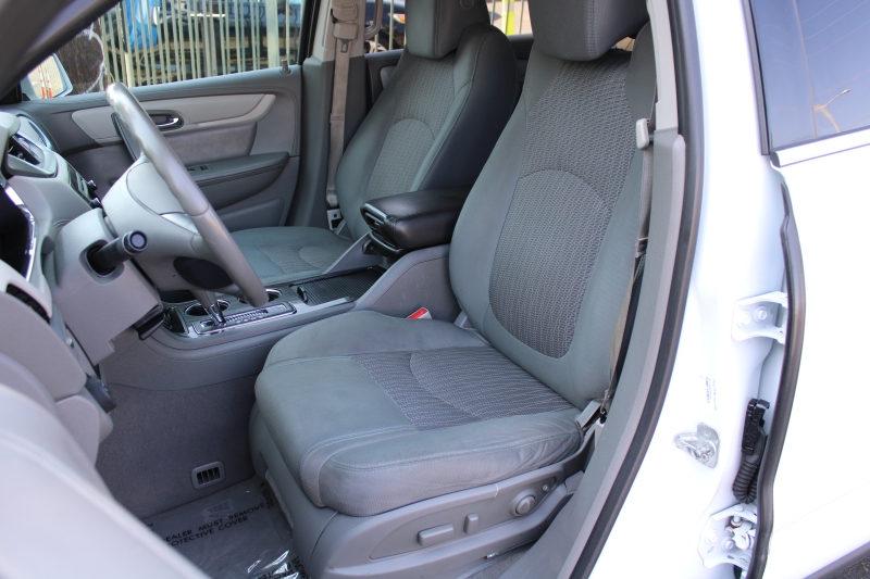 2017 Chevrolet Traverse 1LT photo 9