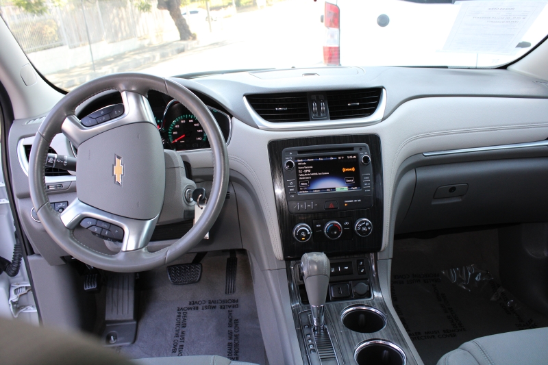 2017 Chevrolet Traverse 1LT photo 11