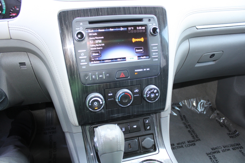 2017 Chevrolet Traverse 1LT photo 12