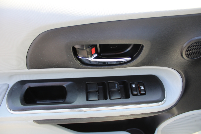 2014 Toyota Prius C One photo 14