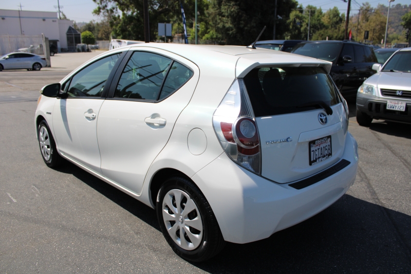2014 Toyota Prius C One photo 4