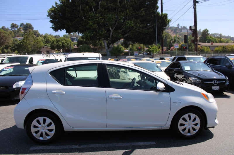 2014 Toyota Prius C One photo 7