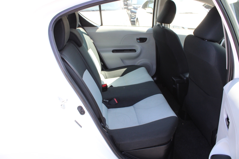 2014 Toyota Prius C One photo 10