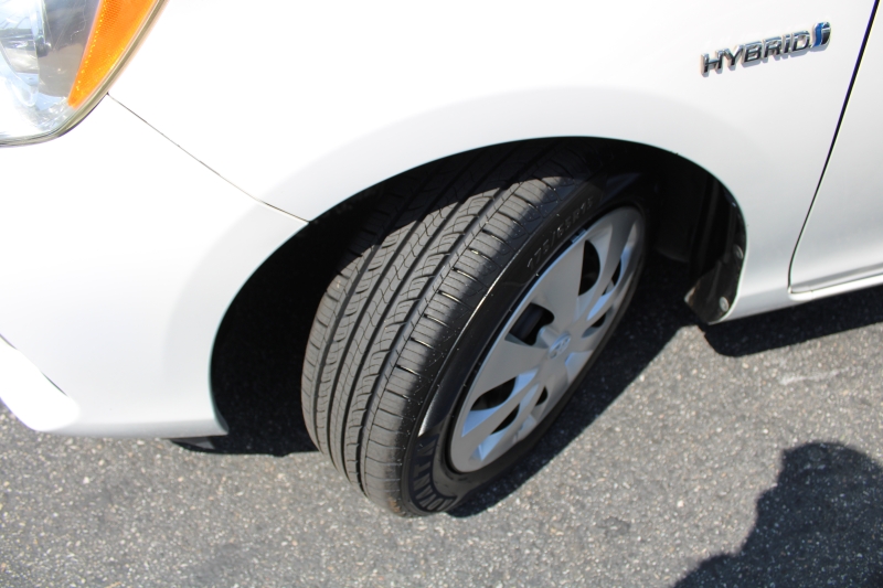 2014 Toyota Prius C One photo 21