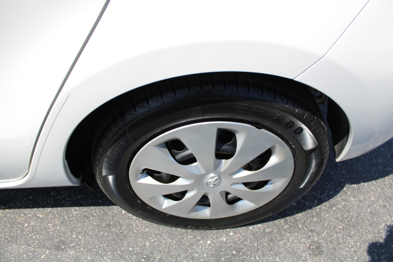 2014 Toyota Prius C One photo 18
