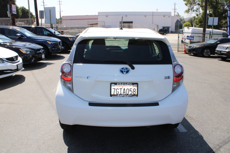 2014 Toyota Prius C One photo 5